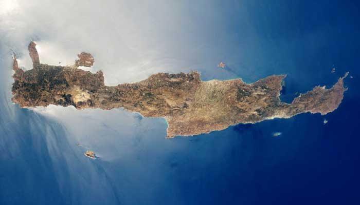 Γιατί η Κρήτη άντεξε στην τουριστική ύφεση – Το μάθημα του 2025